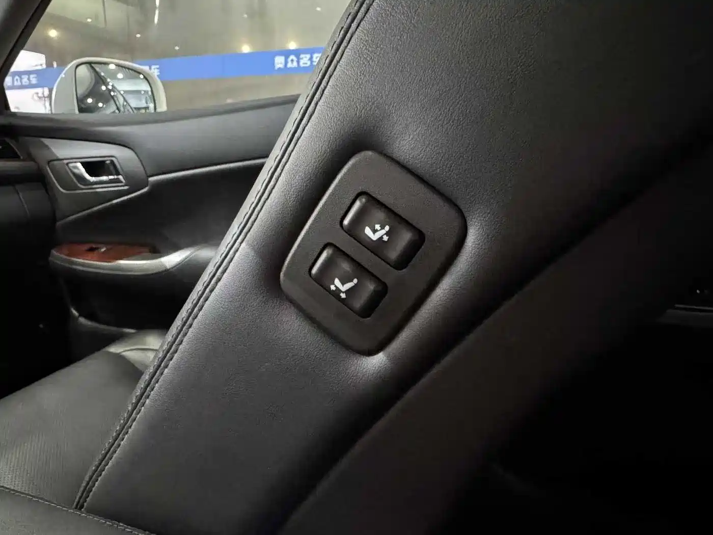 Toyota Crown 2012 2.5L Royal Leather Edition фото 17