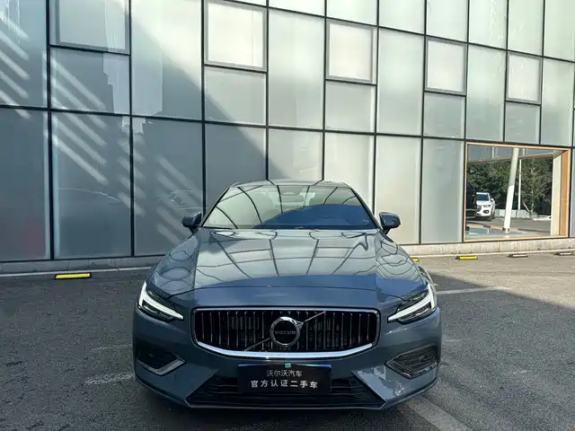 Volvo S60 2024 B4 Elegance Luxury Edition — фото 2
