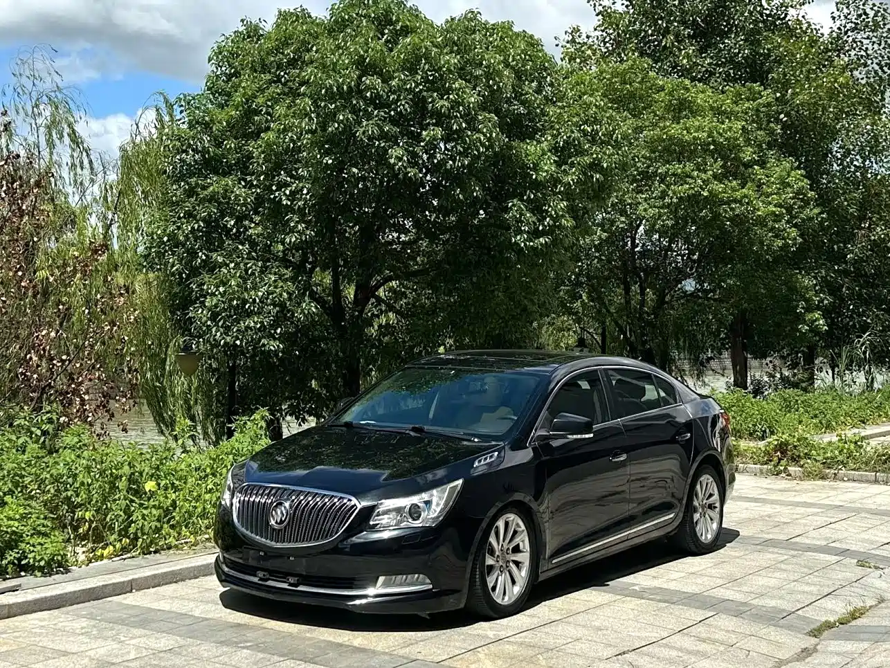 Photo 1 - Buick LaCrosse