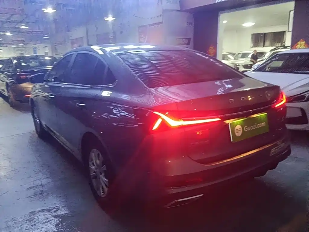 Фото 5 - Roewe i5