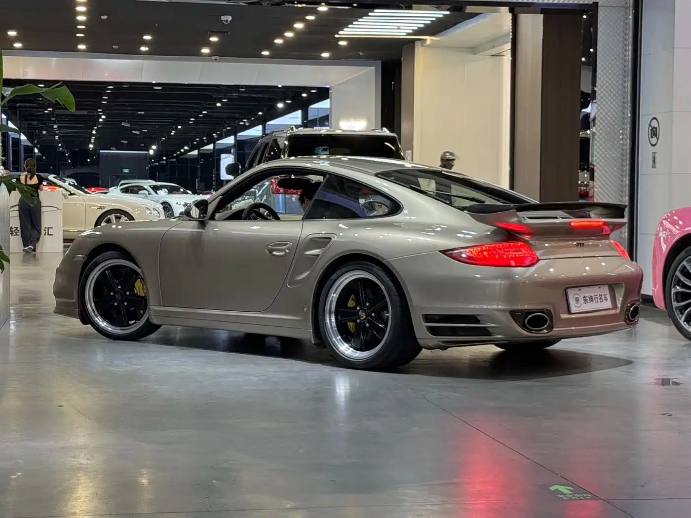 Porsche 911 2010 Turbo S 3.8T фото 6