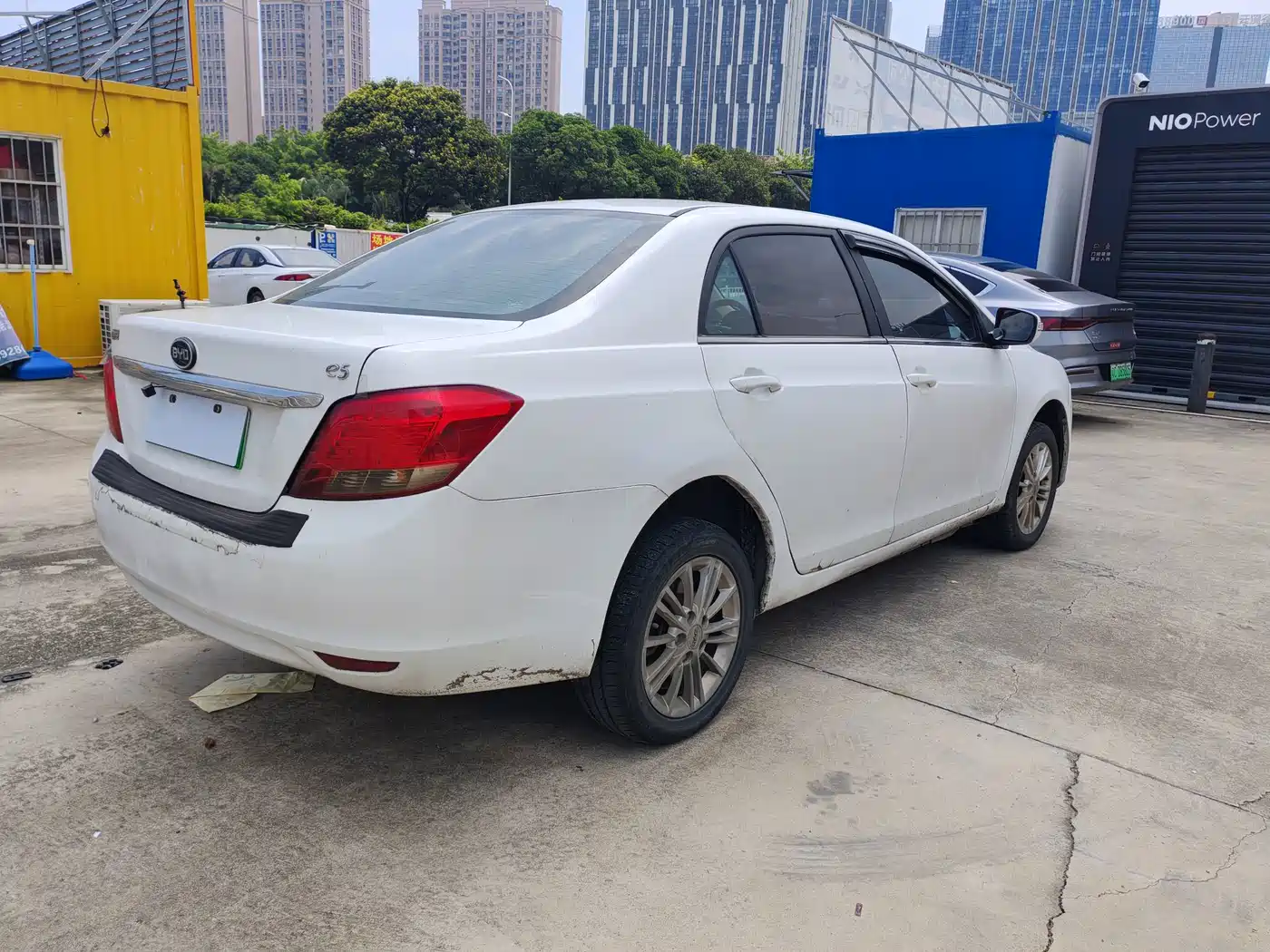Фото 4 - BYD e5