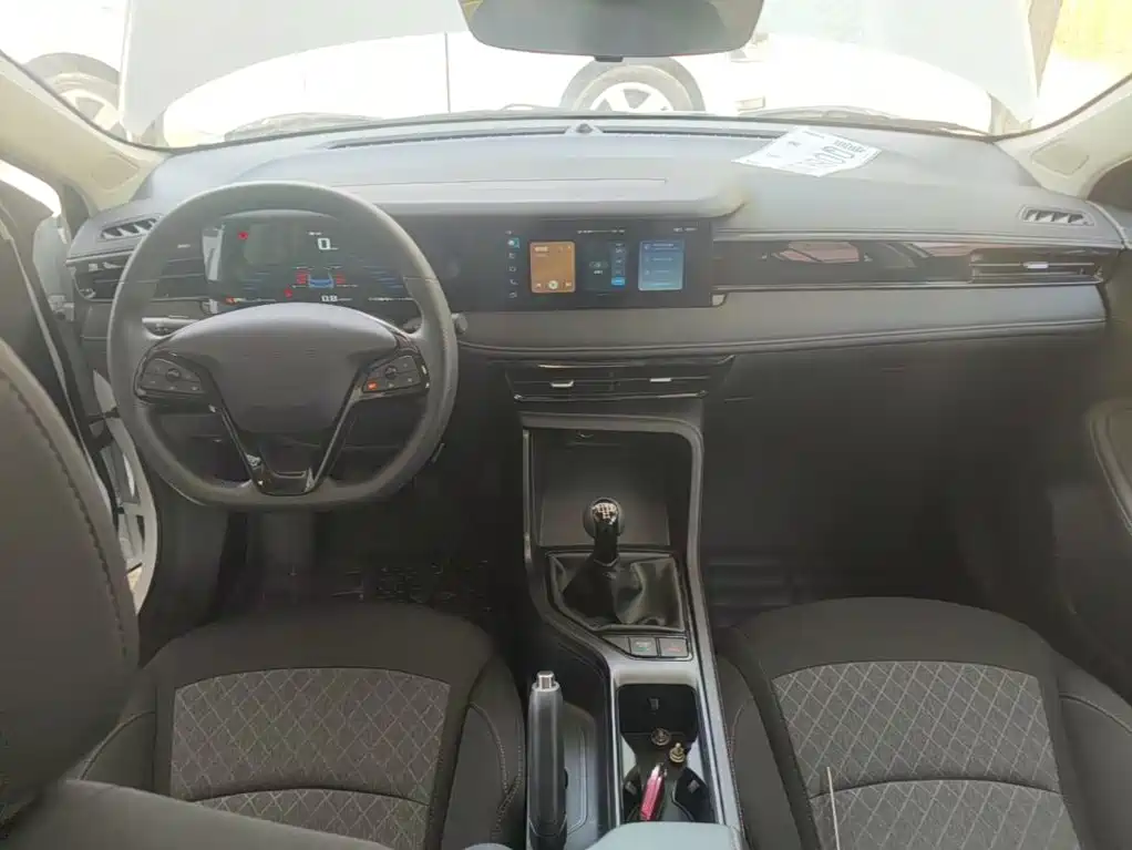 Roewe i5 2025 2023 1.5L Manual Comfort Edition