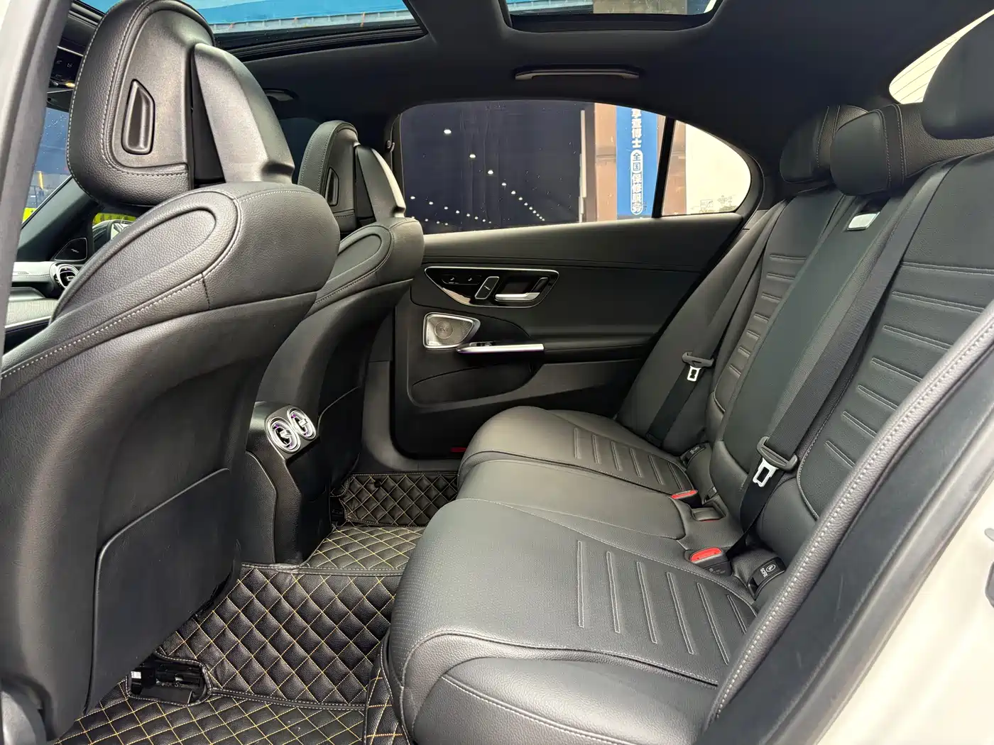 Mercedes-Benz C-Class 2024 C 260 L Night Edition Sport фото 13