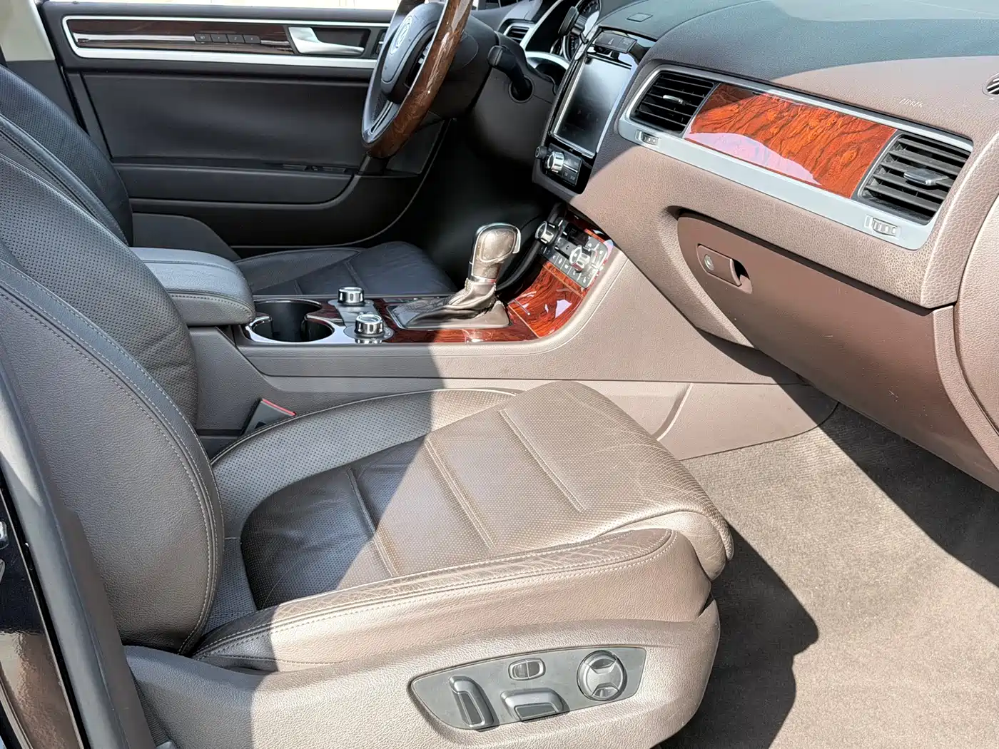 Volkswagen Touareg 2011 3.0TSI Luxury фото 15