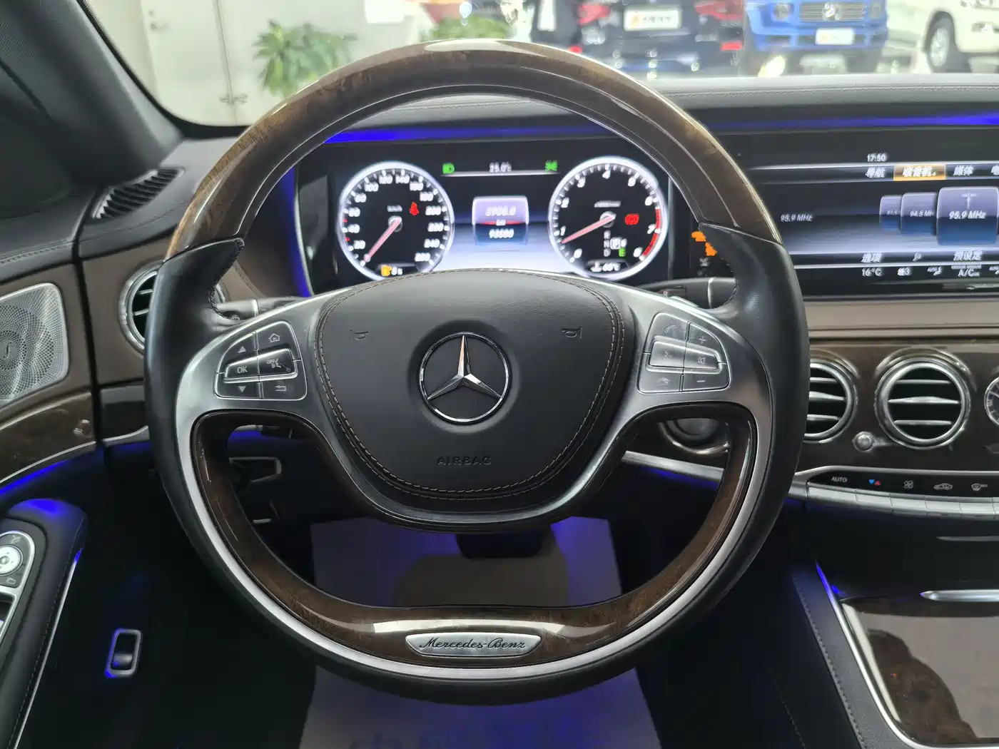 Mercedes-Benz S-Class 2016 S 320 L Luxury фото 13