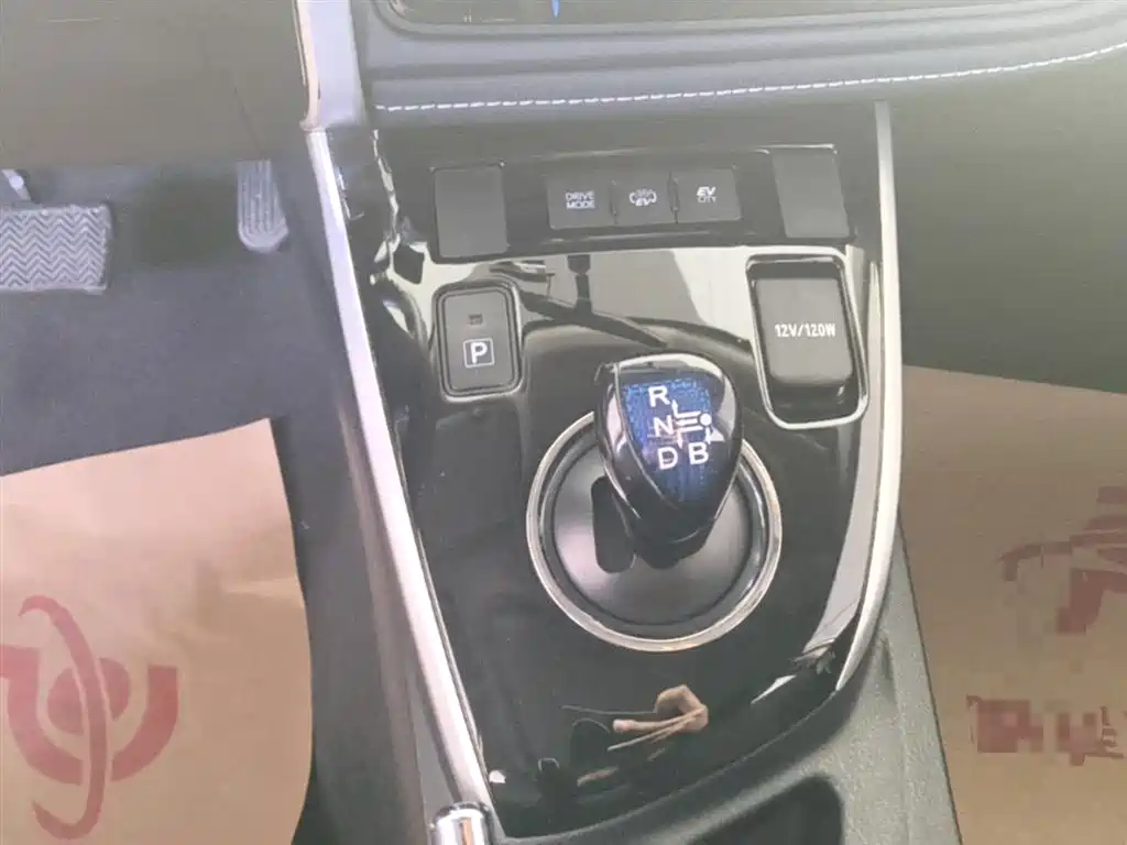 Toyota Corolla Twin Engine E+ 2019 1.8L E-CVT Leading Edition фото 14