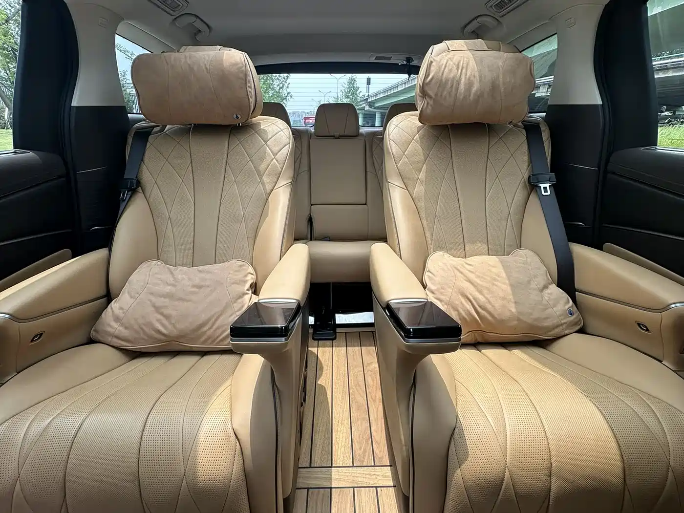 Denza D9 2024 DM-i 980 AWD Prestige фото 18
