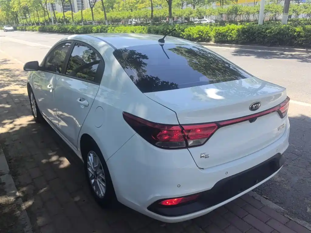 KIA K2