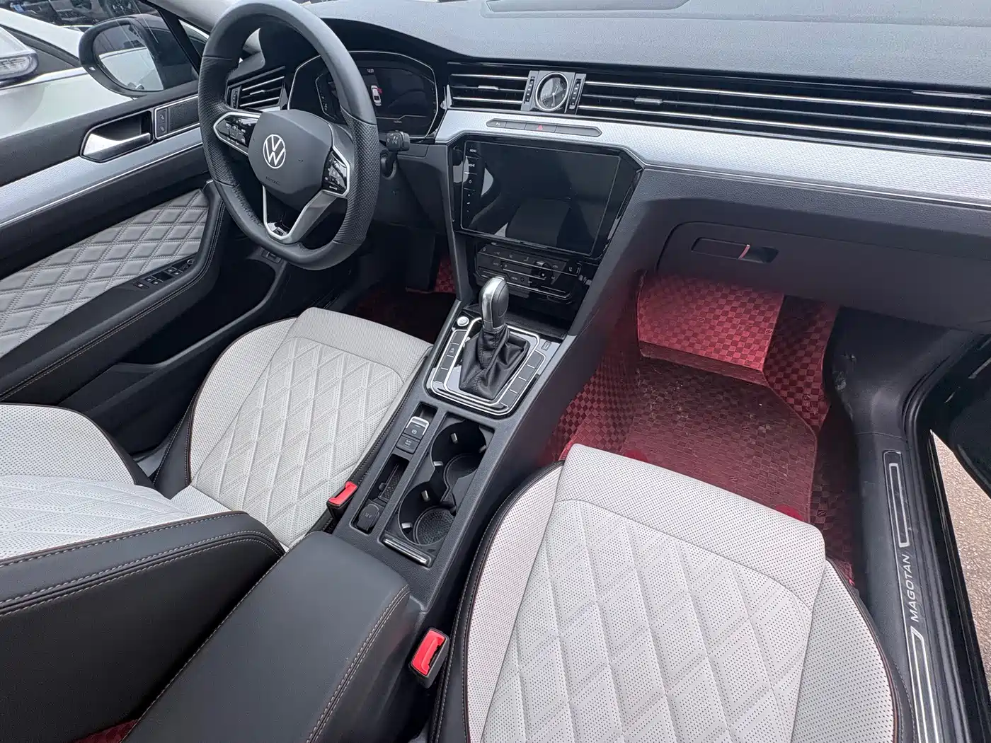Volkswagen Magotan 2025 2025 Facelift Public Edition 330TSI DSG Luxury