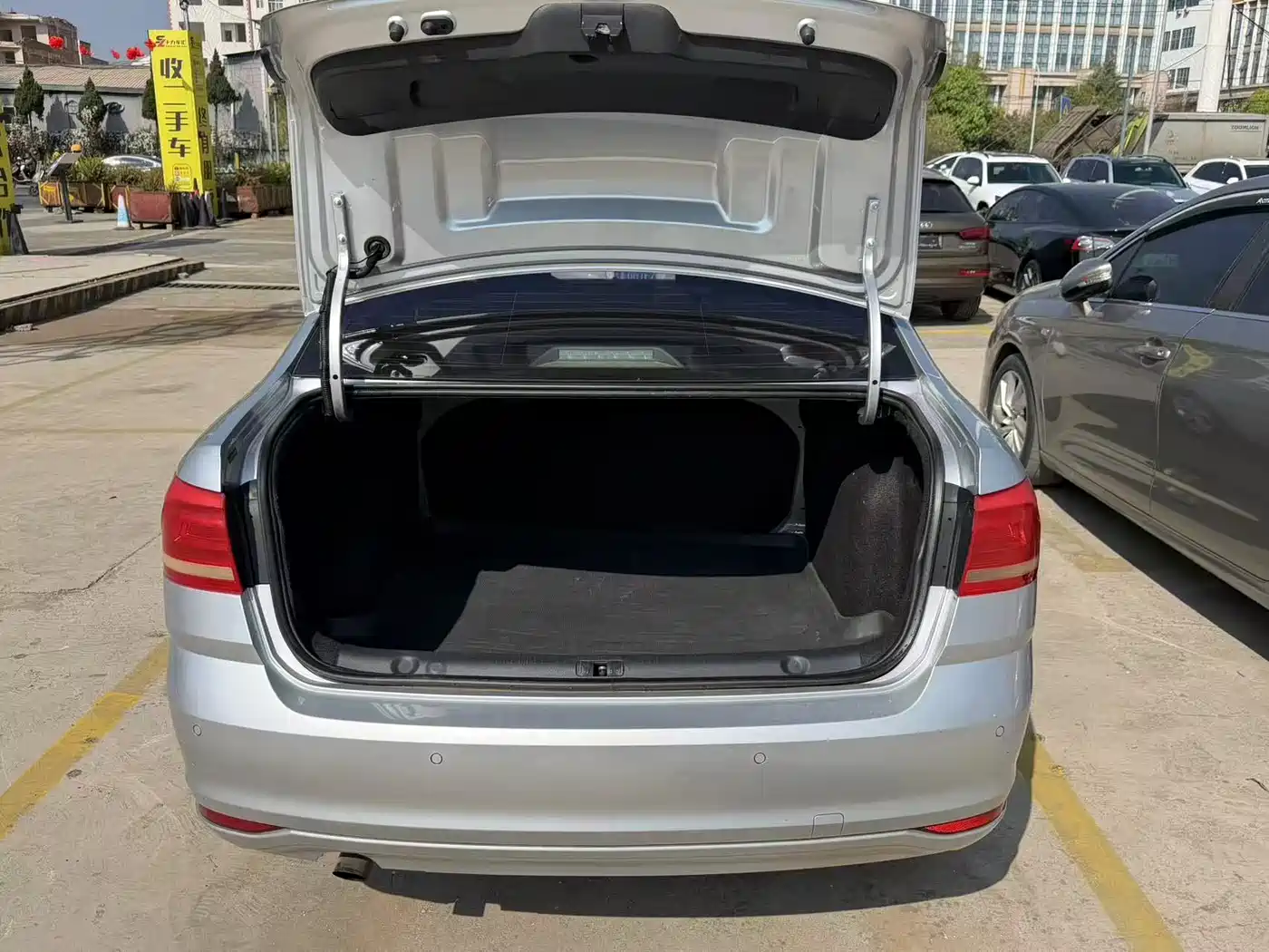 Volkswagen Lavida 2015 1.6L Manual Trend Edition фото 8