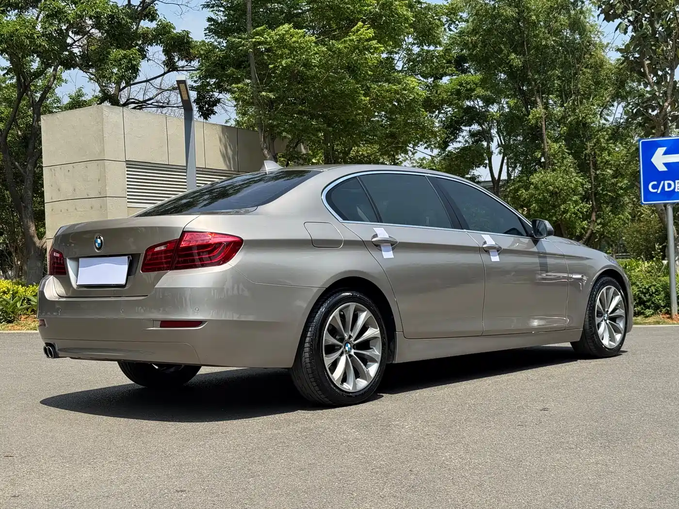 BMW 5 Series 2017 525Li Leading Edition фото 7