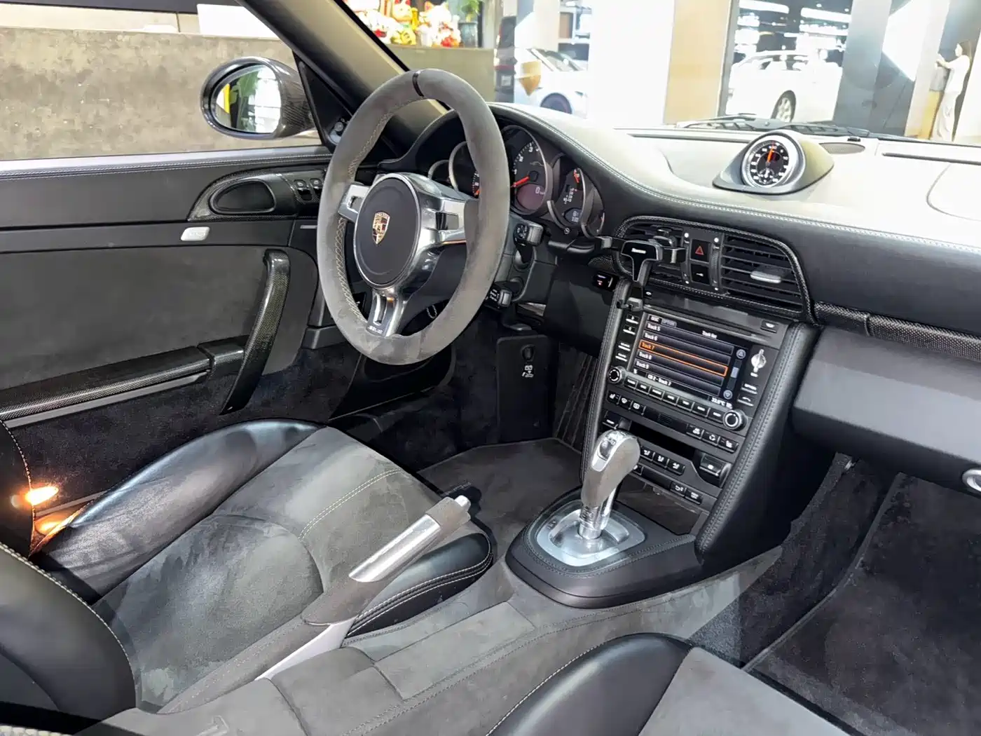 Porsche 911 2010 Turbo S 3.8T фото 26