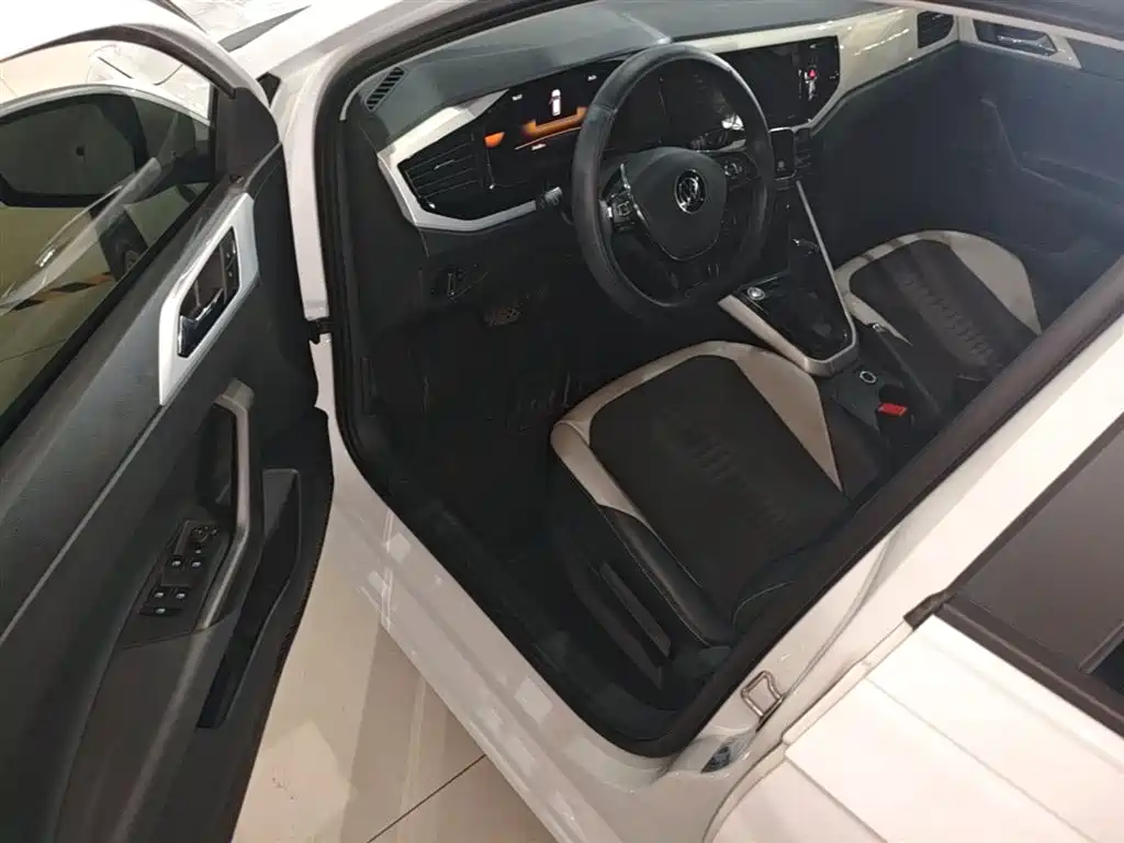 Volkswagen Polo 2023 Plus 1.5L Automatic Colorful Tech Edition фото 16