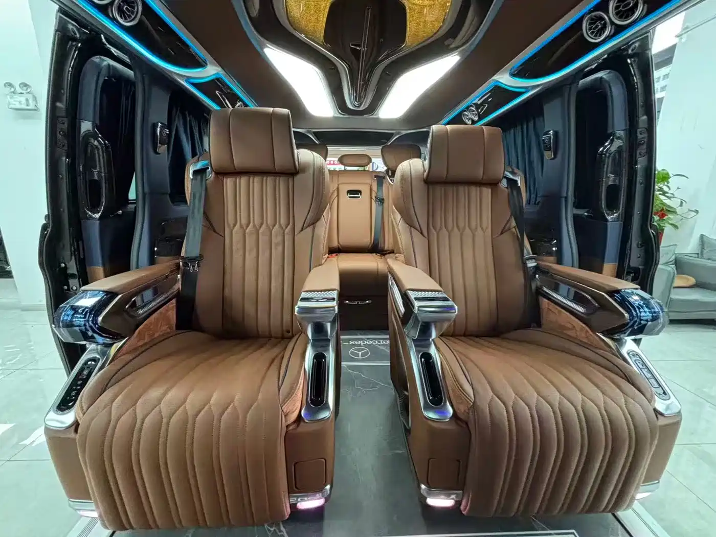 Mercedes-Benz Vito 2024 2.0T Business 7-Seater фото 5