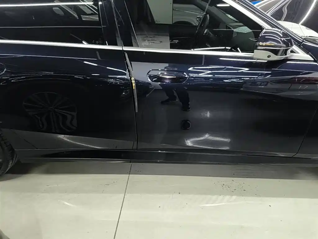 BMW 5 Series 2025 530Li Leading M Sport Package фото 19