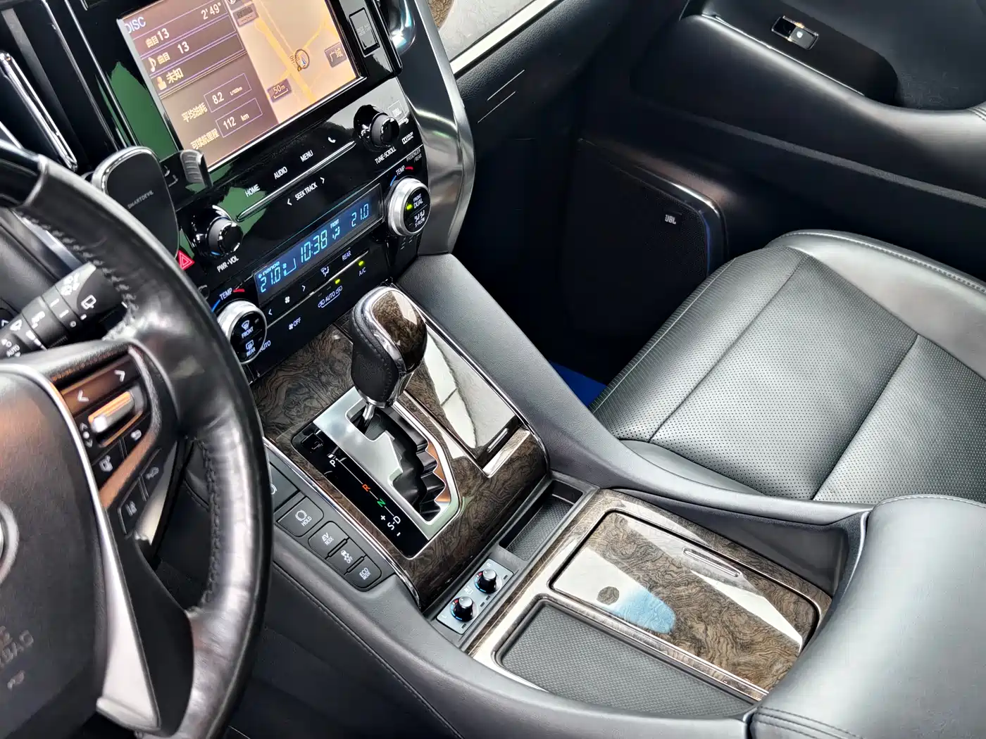 Toyota Vellfire 2019 Hybrid 2.5L HV Premium Edition фото 11