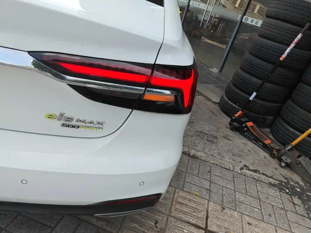 Photo 8 - Roewe i6 MAX EV