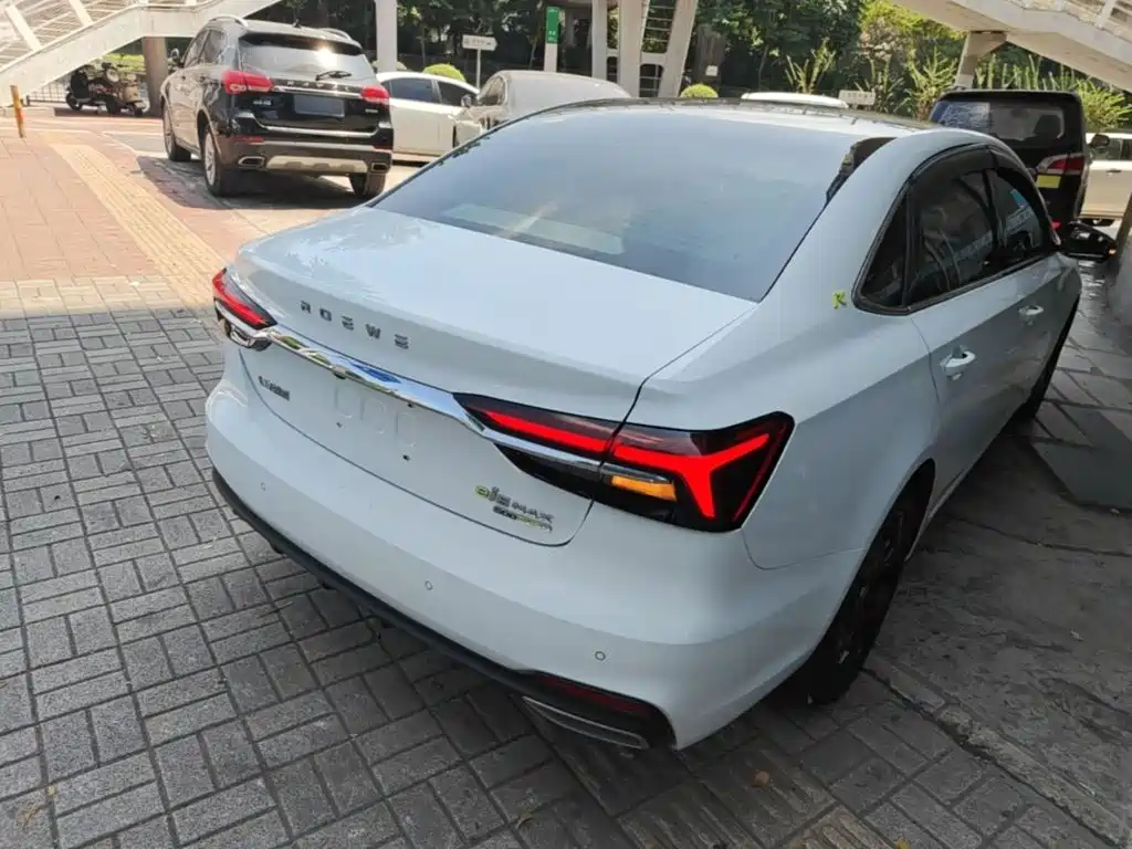 Photo 7 - Roewe i6 MAX EV
