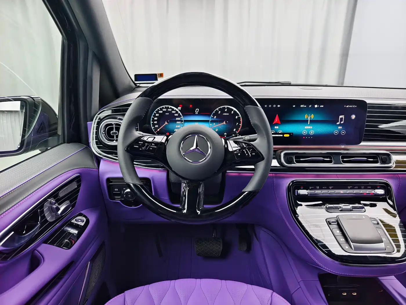 Mercedes-Benz Vito 2024 2.0T Business 7-Seater фото 13
