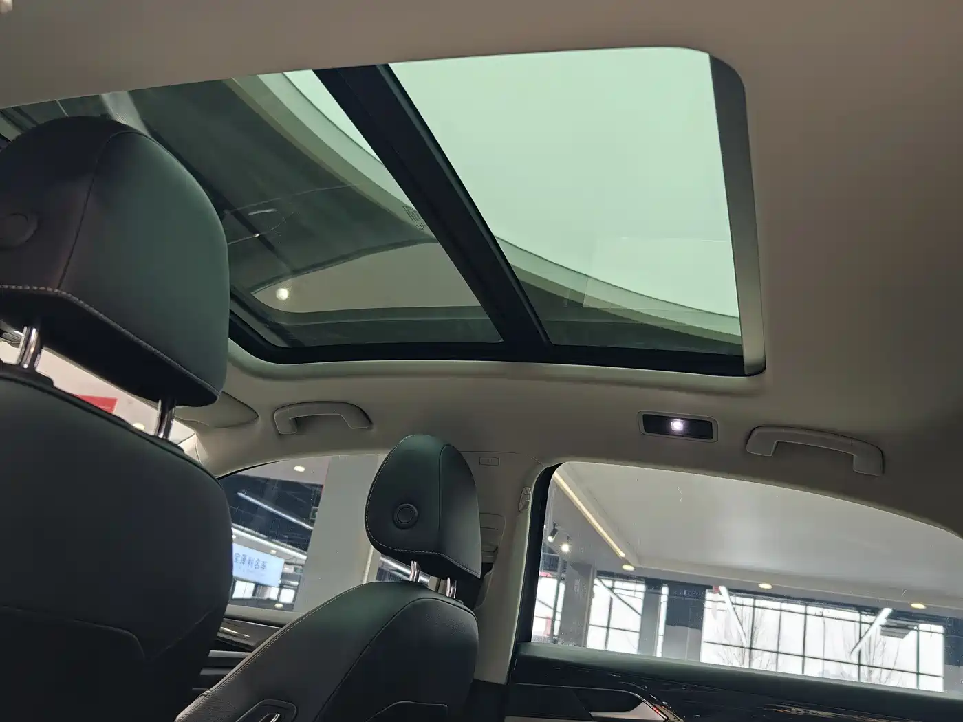 Volkswagen Passat 2022 330TSI Starlight Elite Edition фото 9