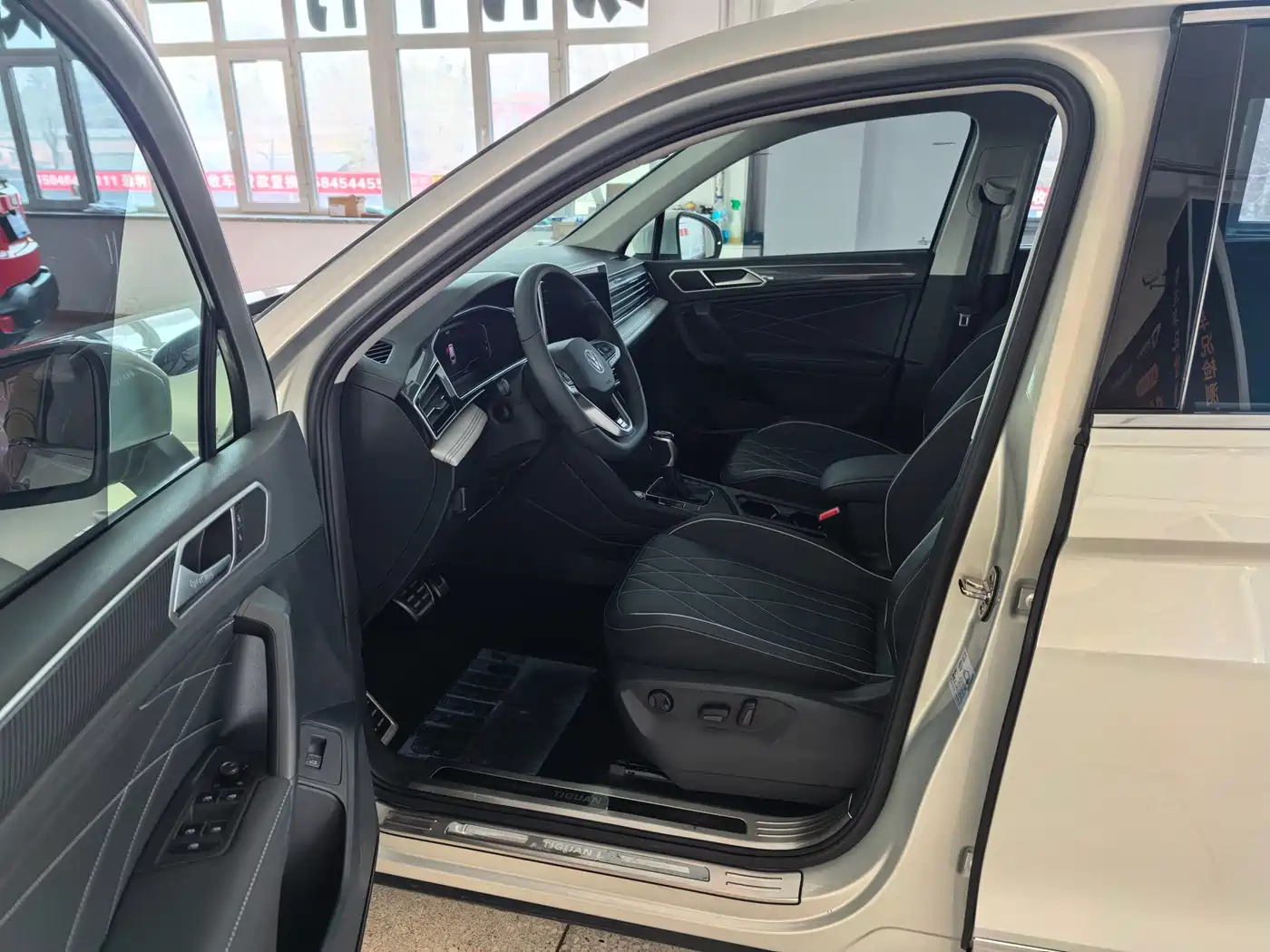 Volkswagen Tiguan L 2024 Outstanding 330TSI Auto 2WD R-Line Dragon Glory Edition фото 7