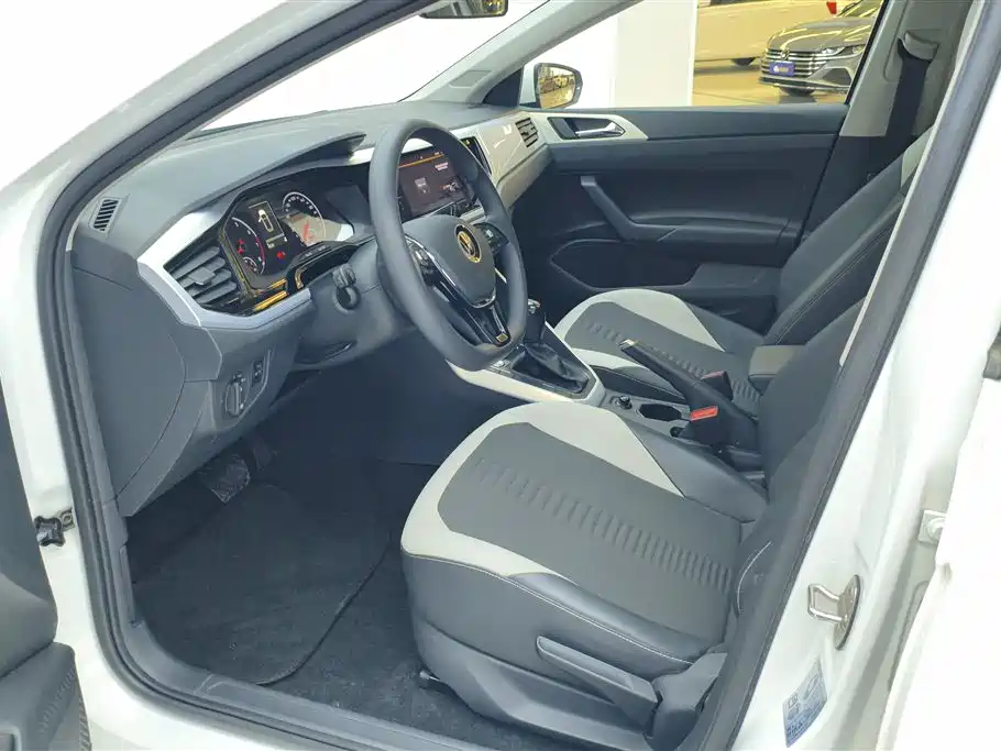 Volkswagen Polo 2021 Plus 1.5L Automatic Colorful Tech Edition фото 9