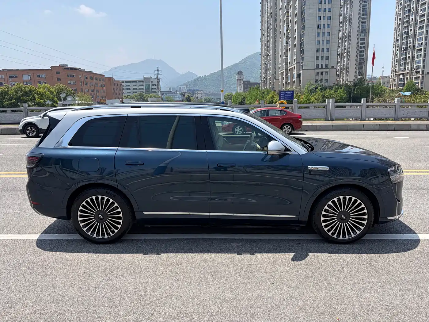 AITO Wenjie AITO M9 2025 Extended Range Ultra 52kWh 6-Seater фото 7