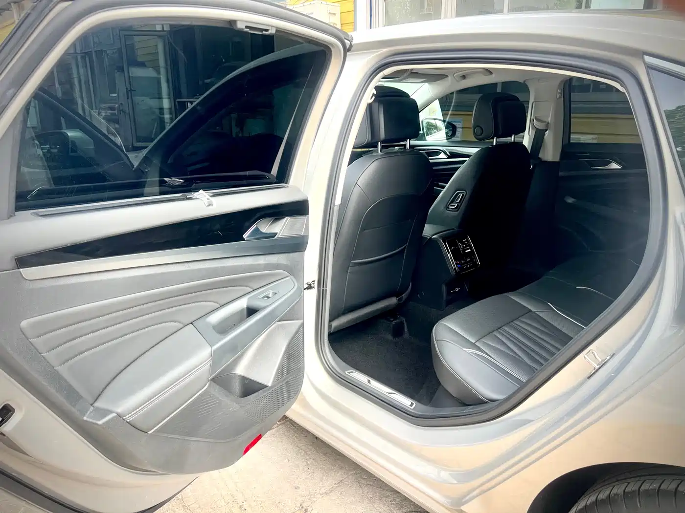Volkswagen Passat New Energy 2022 430PHEV Hybrid Luxury Edition фото 12