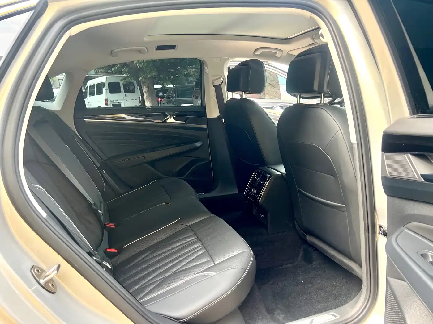 Volkswagen Passat New Energy 2022 430PHEV Hybrid Luxury Edition фото 19