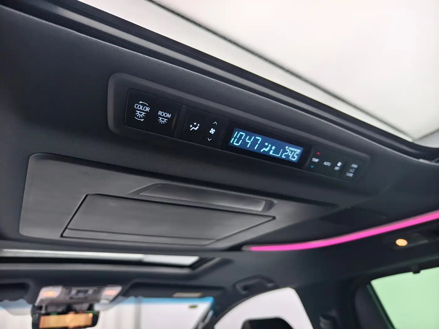 Toyota Vellfire 2019 Hybrid 2.5L HV Premium Edition фото 23