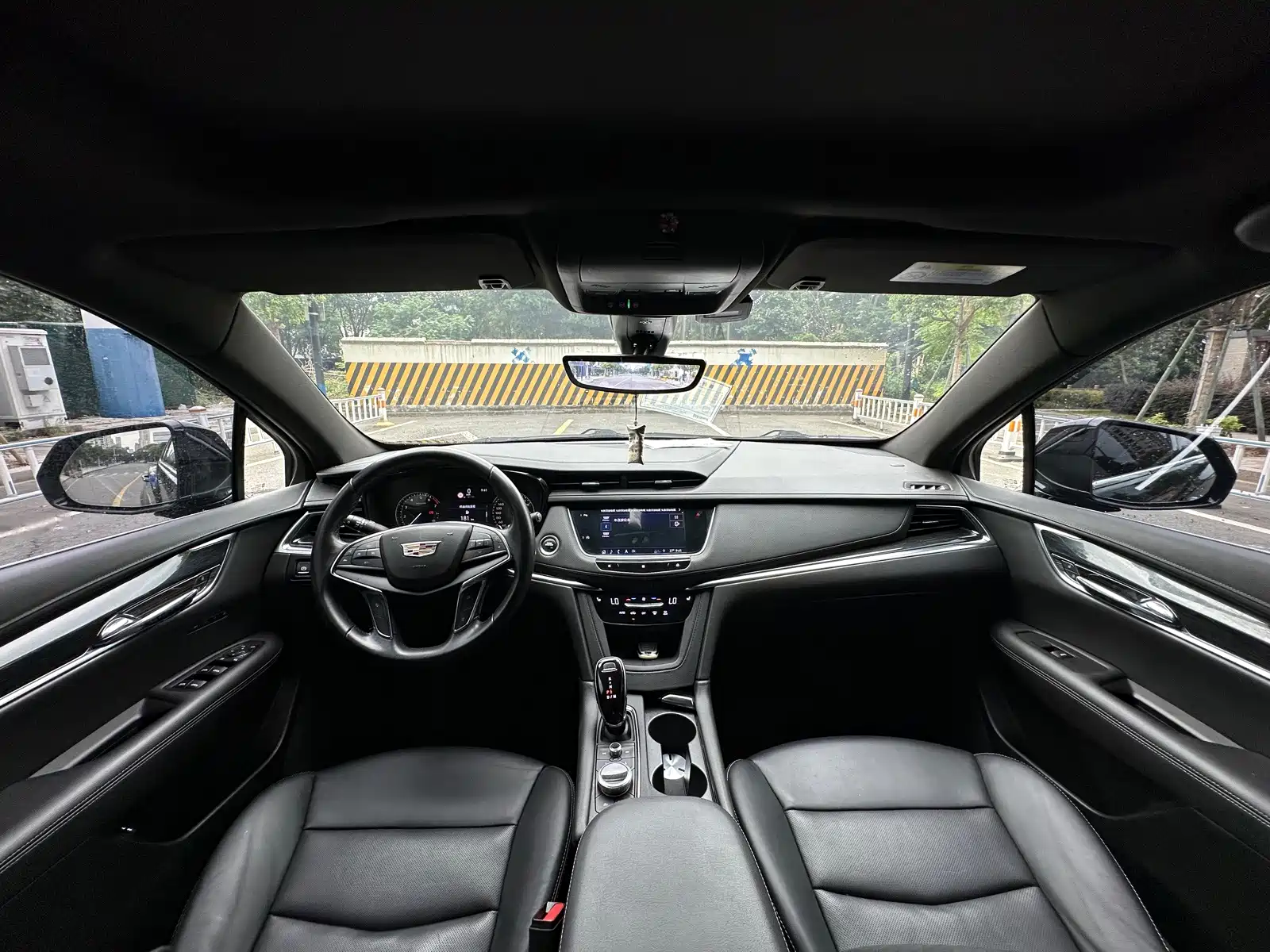 Photo 5 - Cadillac XT5