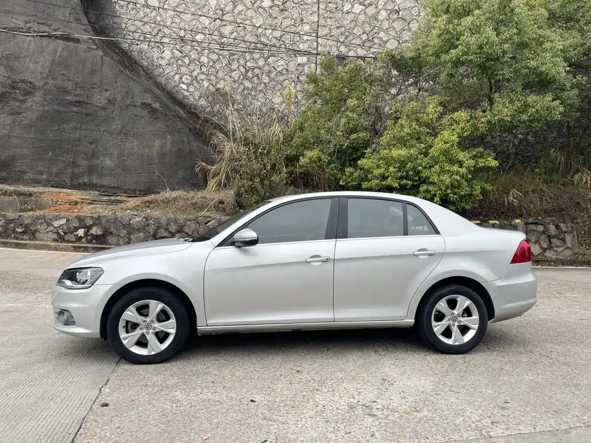 Volkswagen Bora 2013 1.6L Automatic Comfort Model фото 4