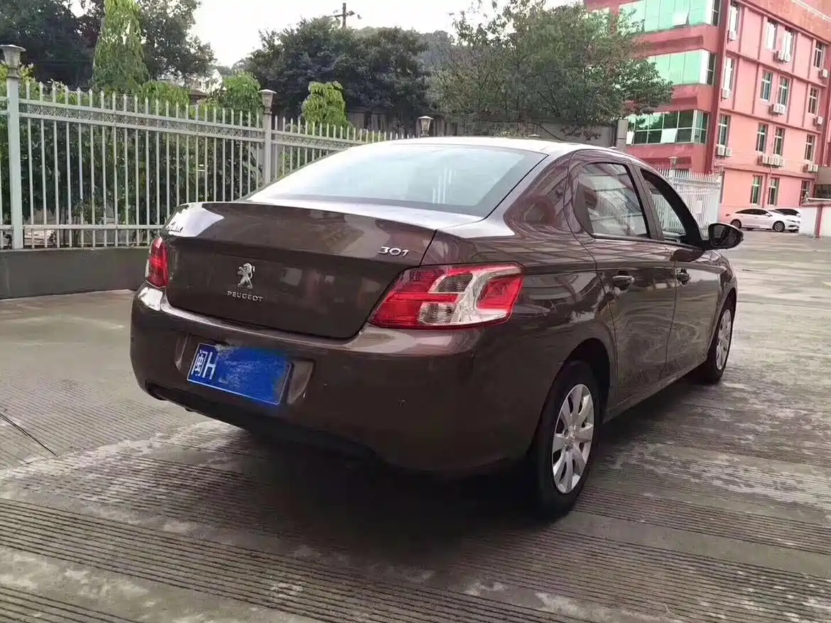 Peugeot 301 2014 1.6L Automatic Comfort Edition фото 4