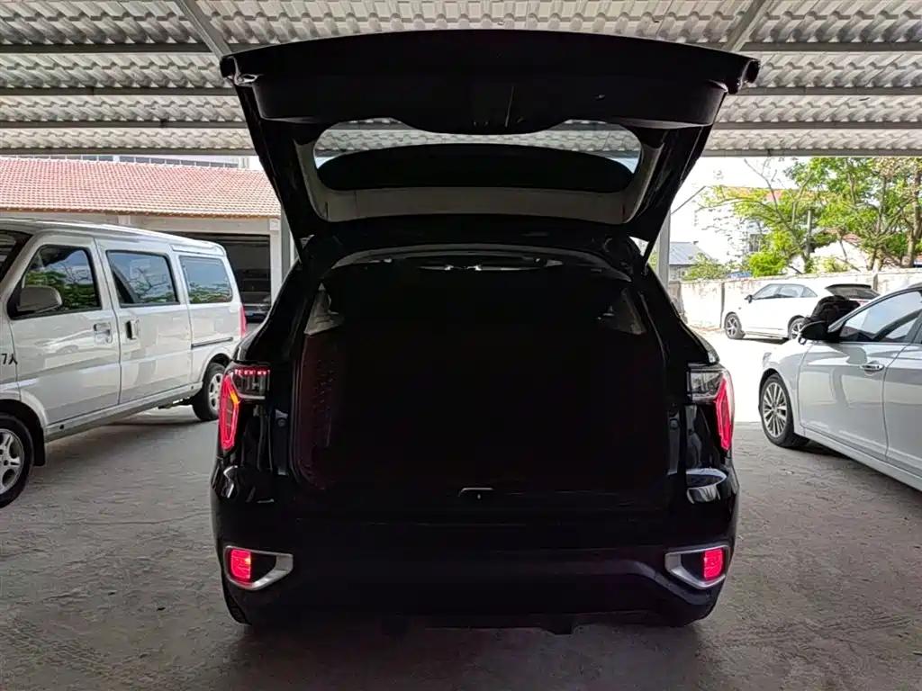Lynk & Co 01 2017 2.0T 2WD фото 9