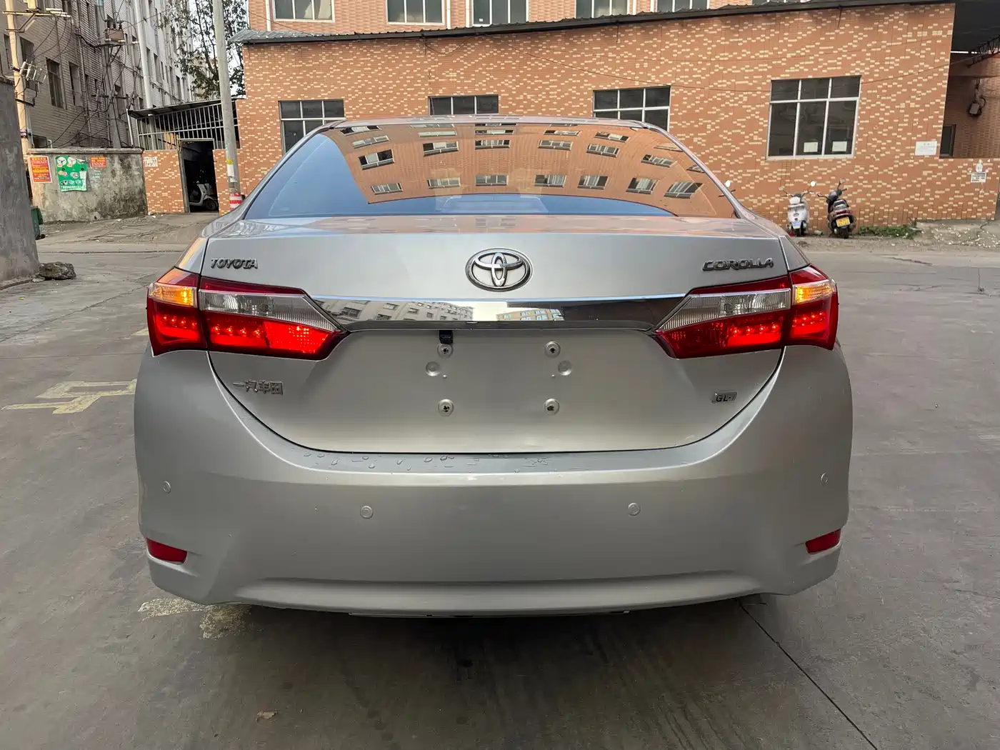 Toyota Corolla 2014 1.6L CVT GL-i Leather Edition фото 8