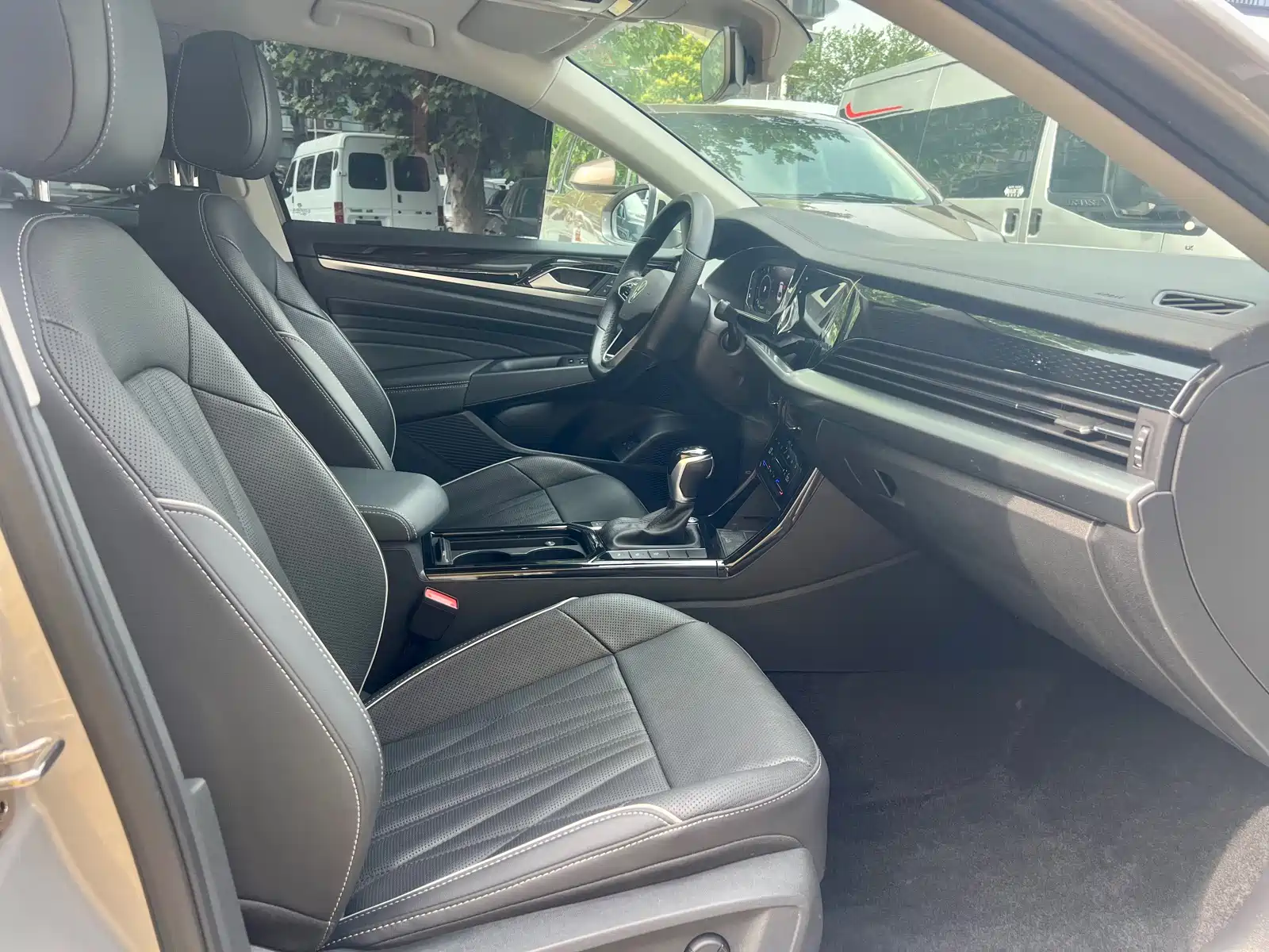 Фото 22 - Volkswagen Passat New Energy