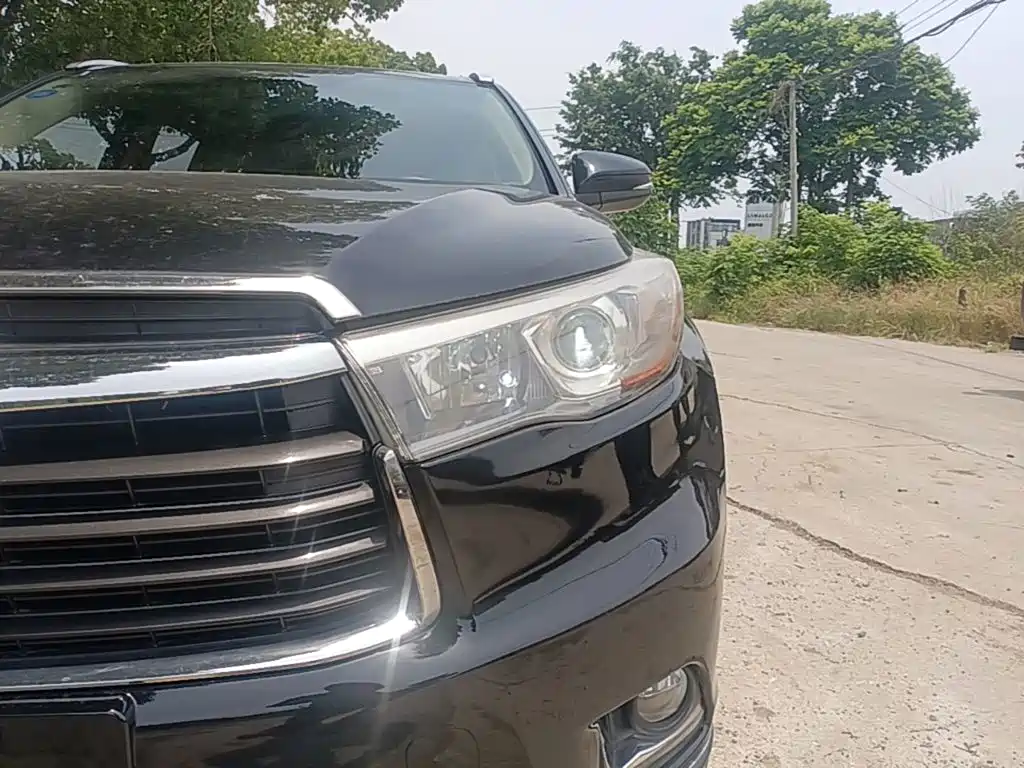 Фото 24 - Toyota Highlander