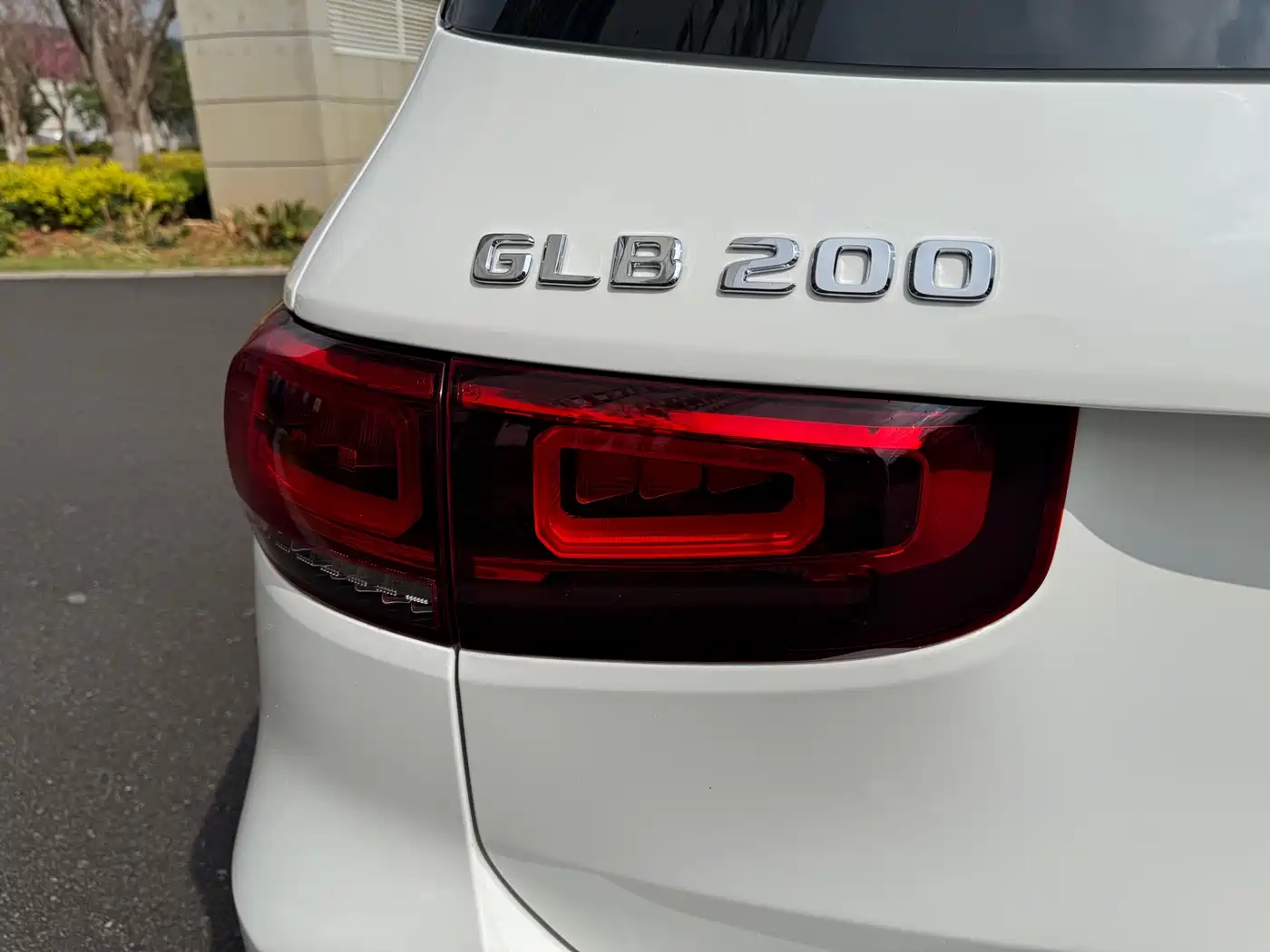MERCEDES-BENZ GLB