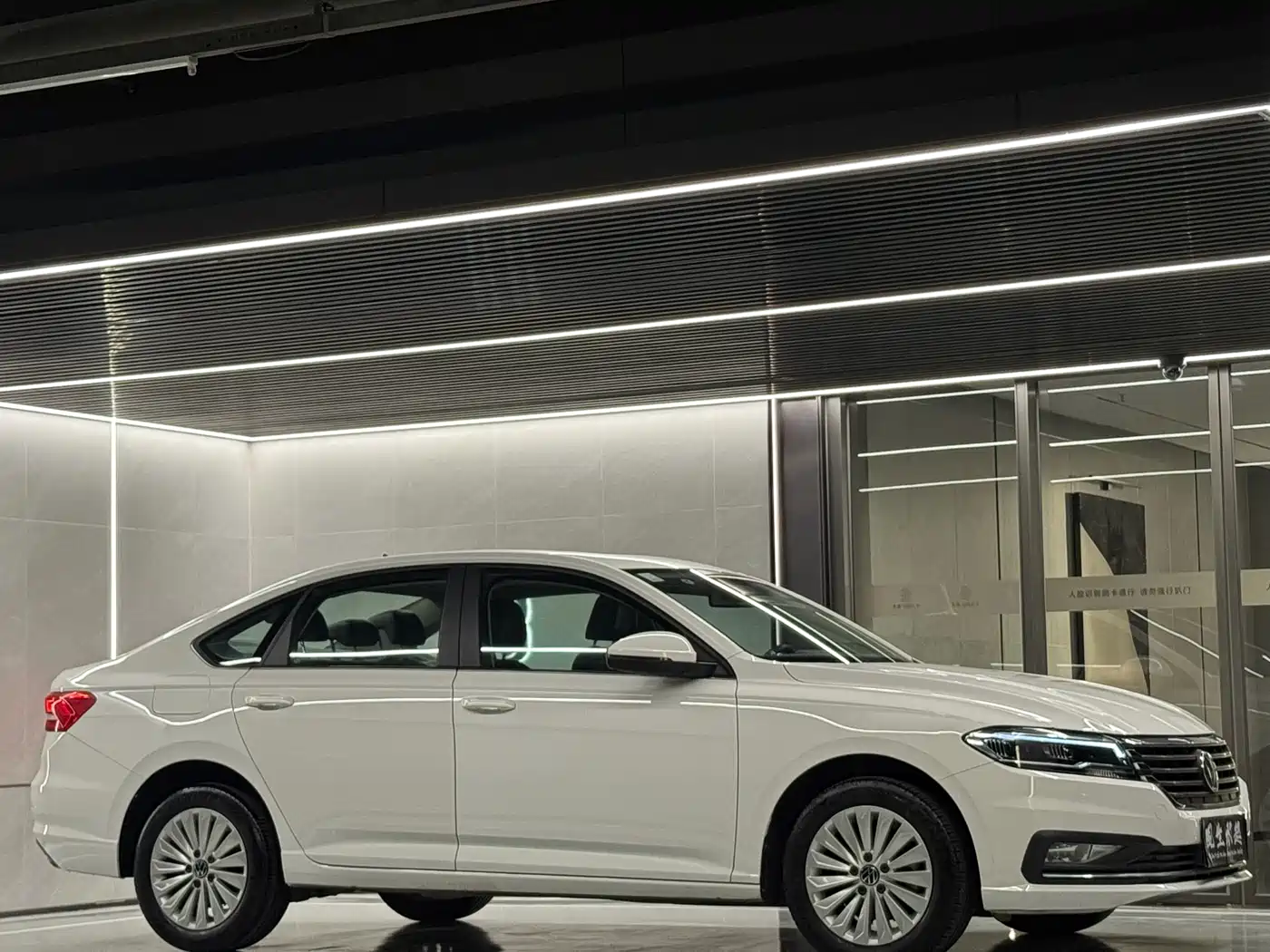 Volkswagen Lavida 2021 1.5L Auto Comfort Edition фото 15