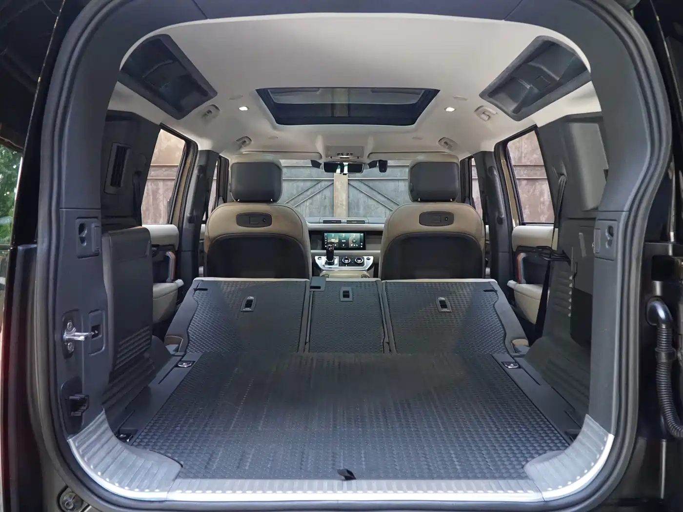 Land Rover Defender 2020 Model 110 P400 HSE фото 19