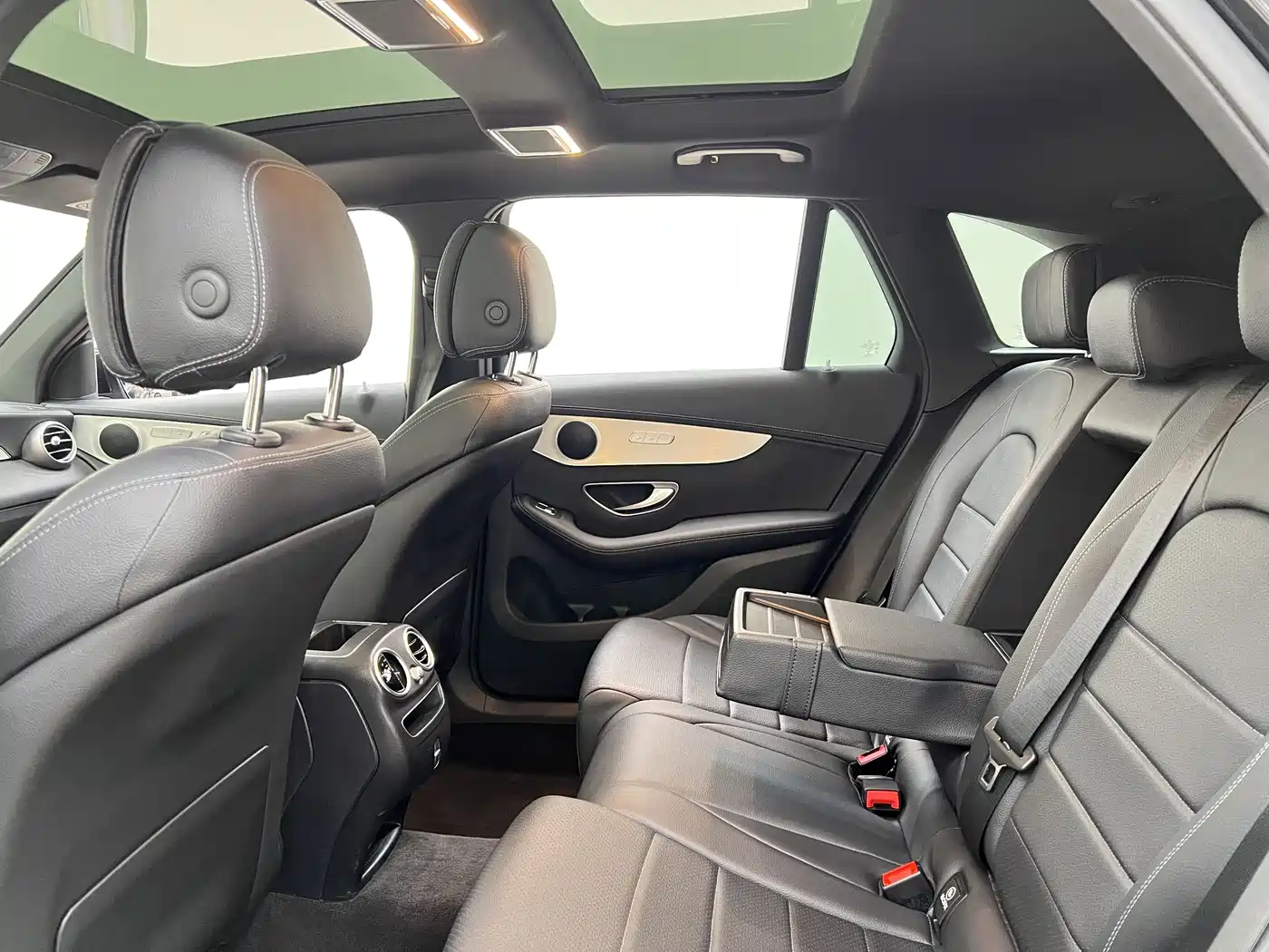 Mercedes-Benz GLC 2022 Model GLC 260 L 4MATIC Dynamic Edition фото 16