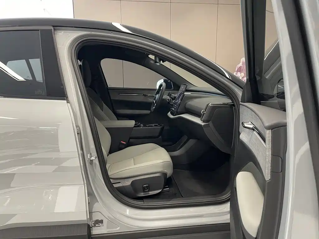 Volvo EX30 2025 2025 RWD Long Range Plus