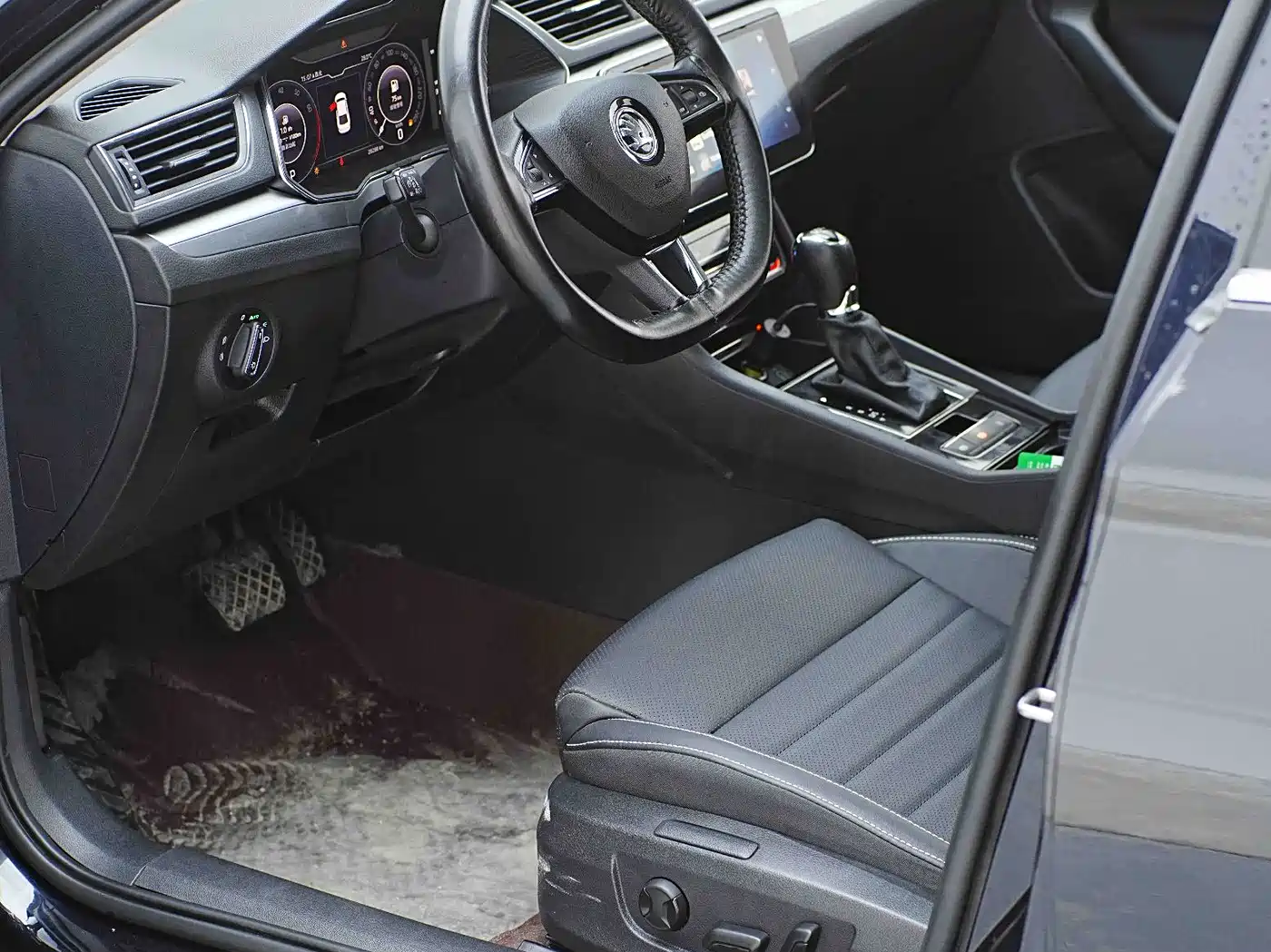 Škoda Superb 2023 Facelift TSI280 DSG Premium Edition фото 10