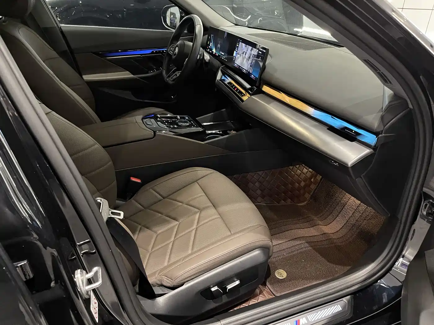 BMW 5 Series 2024 530Li Leading M Sport Package фото 8