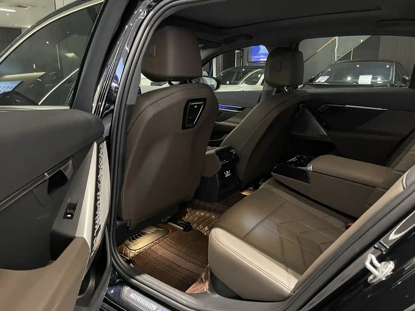 BMW 5 Series 2024 530Li Leading M Sport Package фото 7