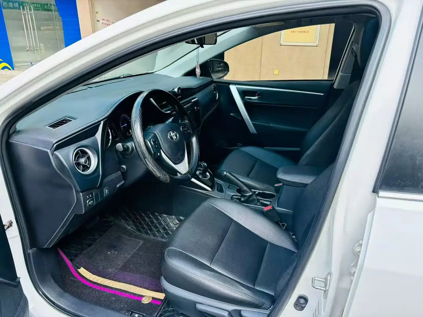 Toyota Corolla 2017 Facelift Hybrid 1.8L E-CVT Leading Edition фото 8
