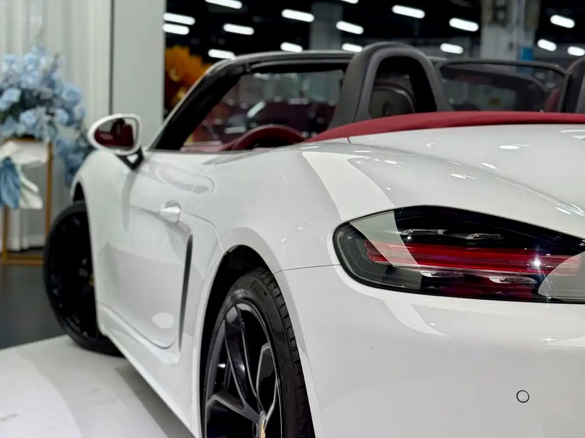 PORSCHE 718