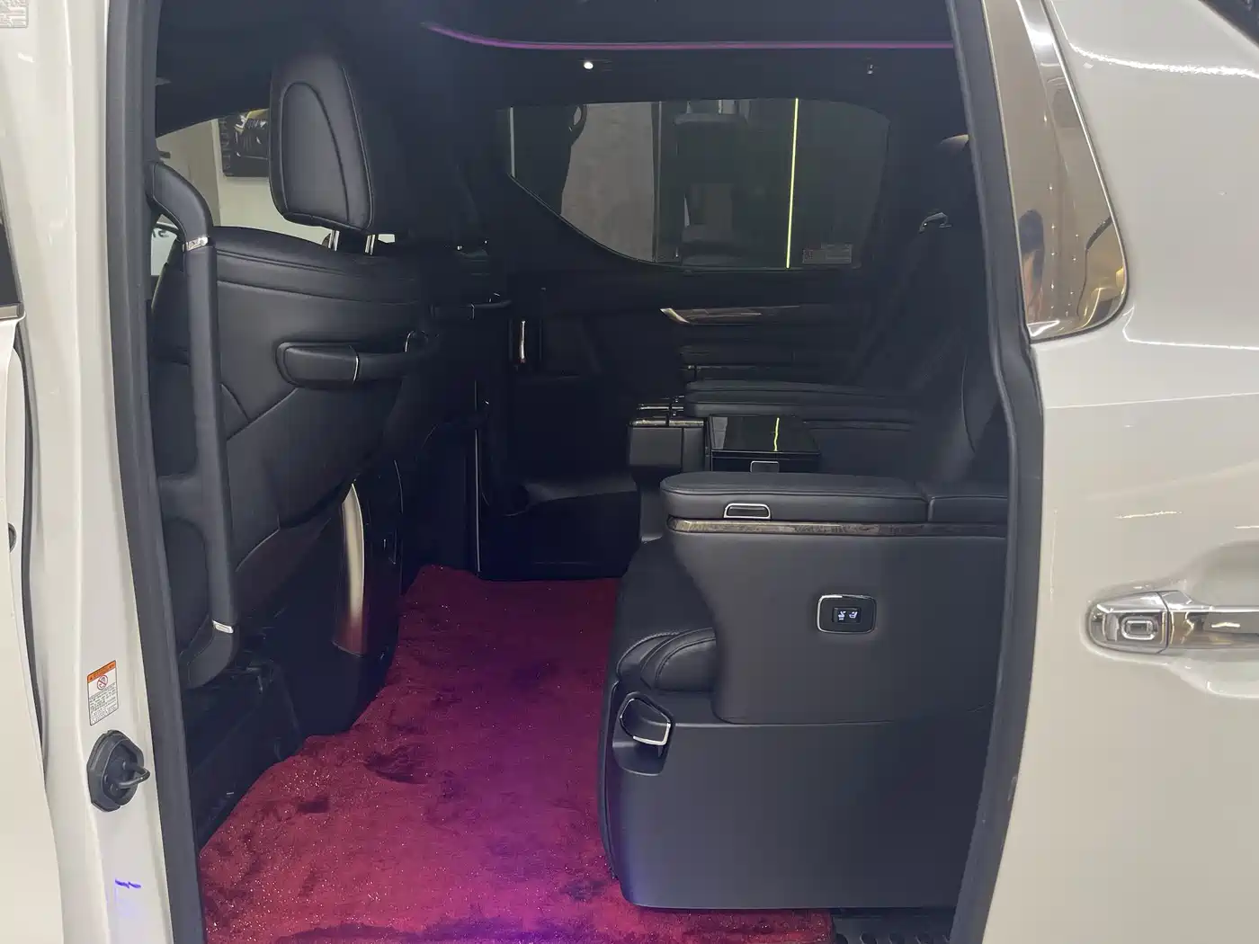 Toyota Alphard 2021 Hybrid 2.5L Premium фото 6
