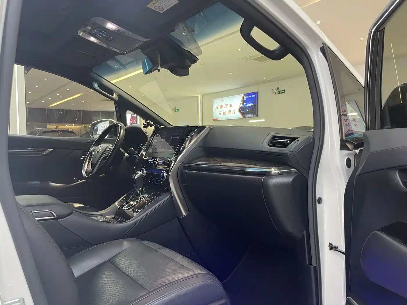 Toyota Alphard 2021 Hybrid 2.5L Premium фото 21